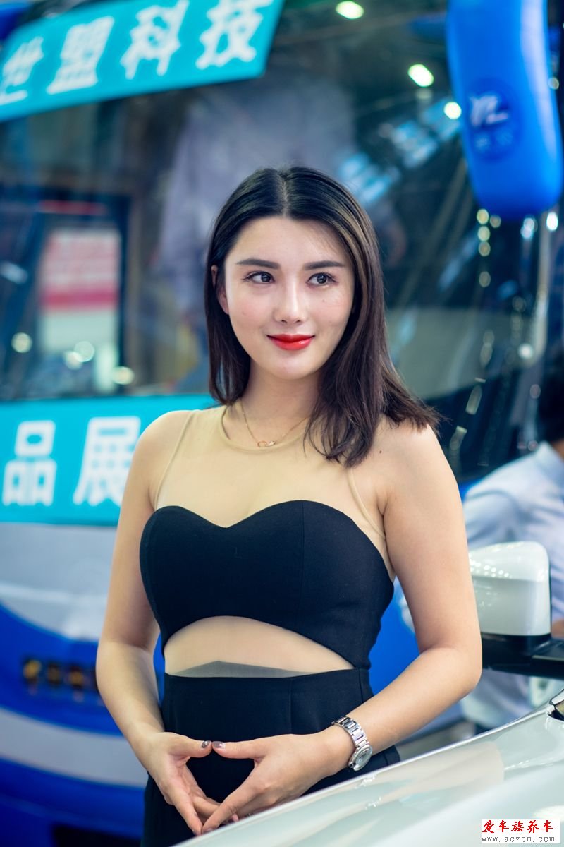 冷艷女神亮相深圳改裝車展！